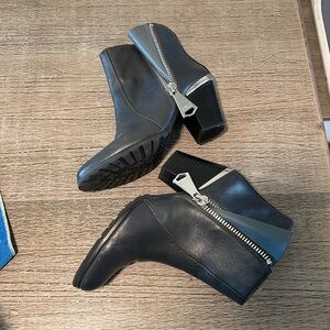 Aimee Kestenberg Dark Gray Leather Ankle Boots sz‎ 9